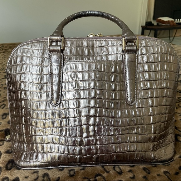 BRAHMIN BAG. GREAT CONDITION. Gold. Received many compliments on bag. - Picture 2 of 8